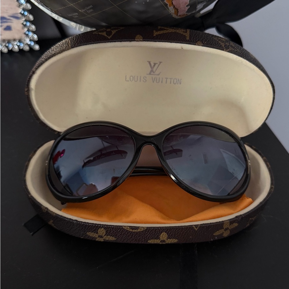 Louis Vuitton Black Frame Sunglasses with Gradient Gray Lenses